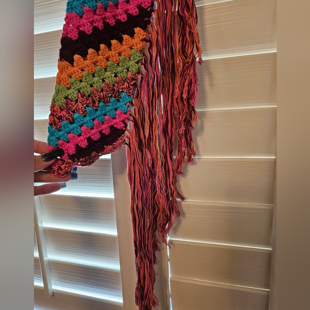 VINTAGE SPELL & THE GYPSY COLLECTIVE Joni Crochet Long Sleeve Fringe TopπβοΈπ - Picture 7 of 17